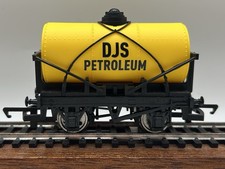 OO Hornby R1157 DJS Petroleum Tank Wagon - (EXCELLENT)