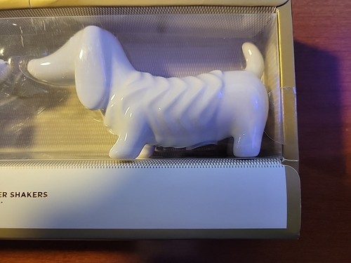Wiener Dog Salt and Pepper Shakers - Picture 3 of 3