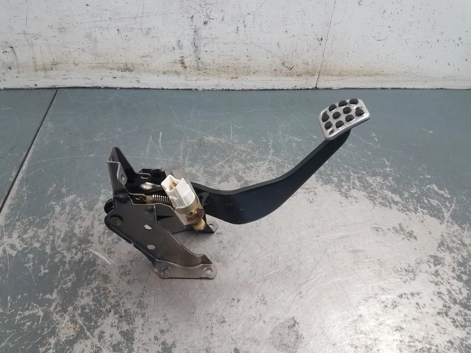 2003 Honda S2000 AP1 Brake Pedal Assembly #7354 S6 - Image 3 of 4
