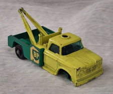 Vintage Matchbox Lesney BP Dodge Wreck Tow Truck No. 13 No Front Wheels, Top Lt