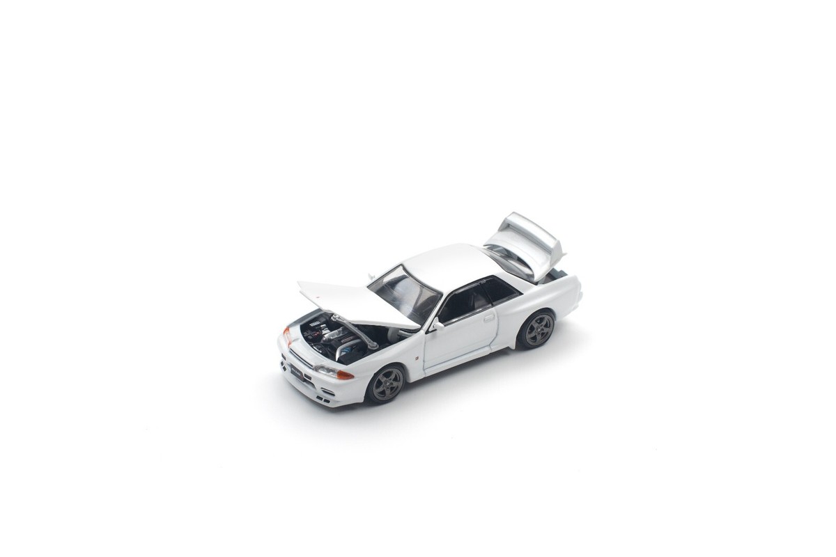 美品 ミニカー SKYLINE GT-R R32 クリスタルホワイト 1/64 Nissan Skyline GT-R R32 Crystal White Diecast Scale