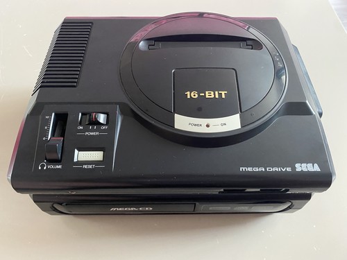 Consola Sega Mega CD y Megadrive, PAL, todos los cables, mando oficial, *en muy buena condición* - Imagen 2 de 17
