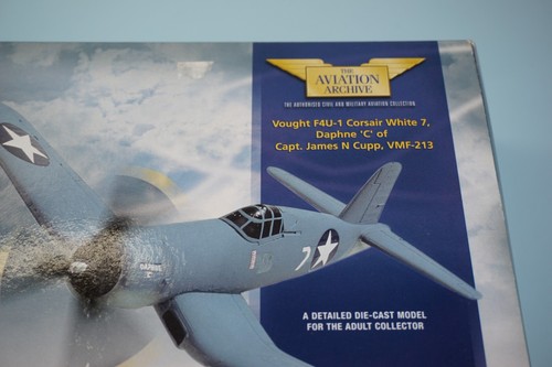 Corgi AA33001 Vought F4U-1 Corsair White 7, Daphne VMF 213 Model Aircraft 1:72 - Picture 3 of 5