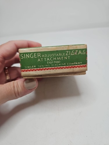 Vintage Singer Adjustable ZigZag Attachment 121706 Featherweight 221 and others - Picture 10 of 10