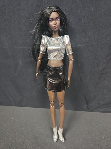 Mattel Barbie Signature Barbie Looks Puppe groß dunkelbraun bewegt # 10 2022