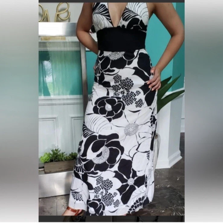 Women's Y2K White House Black Market Black and White Floral Halter Maxi Dress - Image 2 of 4