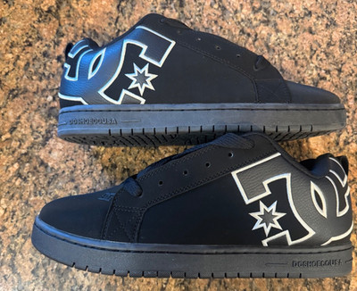 mens dc court graffik se size US 14 black white 