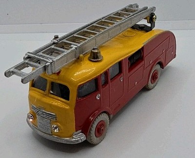 Dinky Fire Engine 555 Code 3 restauriert Top Zustand Stadtfeuerwehr