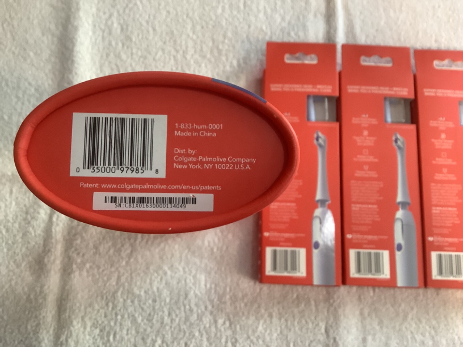 HUM BY COLGATE SMART BATTERY POWERED TOOTHBRUSH and 2 REPLACEMENT HEADS