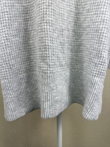 J.JILL PURE JILL WAFFLE-TEXTURED V-NECK SWEATER IN LIGHT GREY HEATHER Size Small - Picture 5 of 10