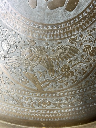 BEAUTIFUL HUGE VINTAGE 30” ORNATE ETCHED BRASS ASIAN WALL PLATE DECOR / TABLE - Picture 2 of 16
