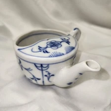 VINTAGE 1930s BLUE & WHITE INVALID FEEDER