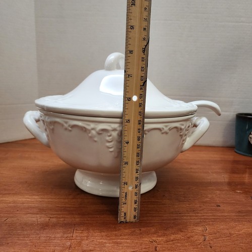 Vintage Soup Tureen With Lid and Ladle White Good Condition *READ - Picture 4 of 11