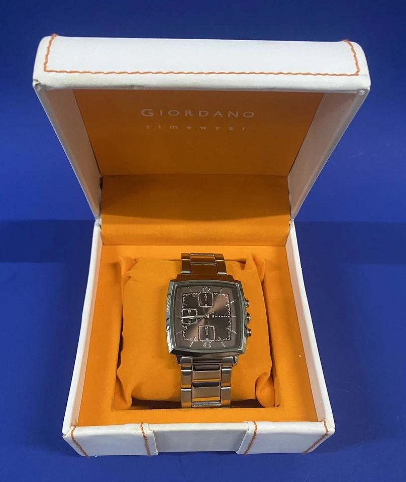 佐丹奴计时腕表 50 米不锈钢日本石英机芯 1168.VD55 — 第 2/4 张图片