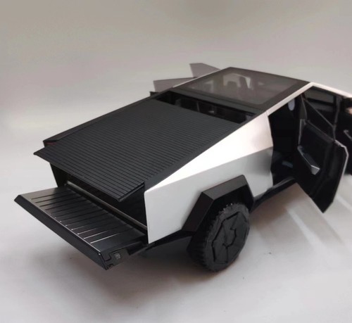 1/18 TESLA Cybertruck 2023 China TESLA Dealer model True 1/18 scale is not a toy - Picture 4 of 13