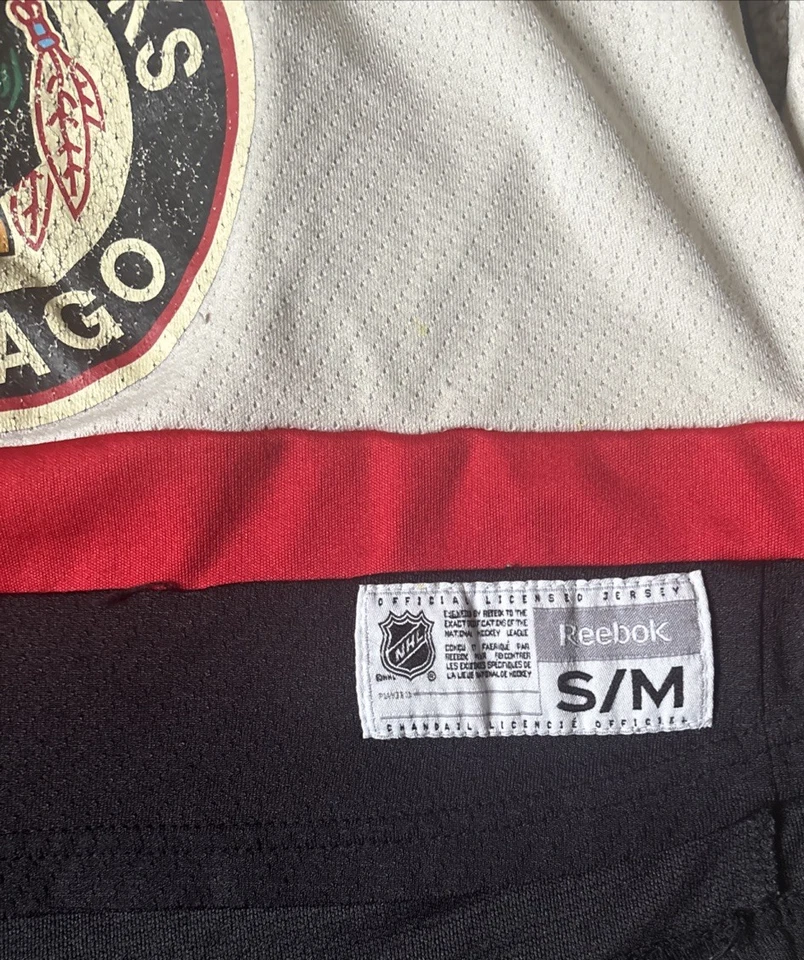 Camiseta deportiva de hockey Reebok Jonathan Toews Chicago Blackhawks NHL juvenil S/M Foto 2 de 4