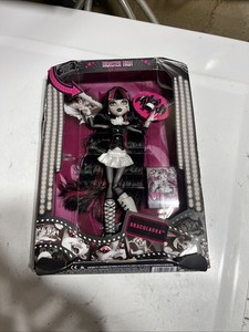 2025 Mattel Monster High Draculaura Reel Drama Fashion Doll *IN HAND* Not Mint
