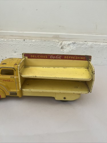 Camión con estante lateral Marx Tin Litho Coca Cola de la década de 1950 con parrilla que falta litográfica - Imagen 8 de 12