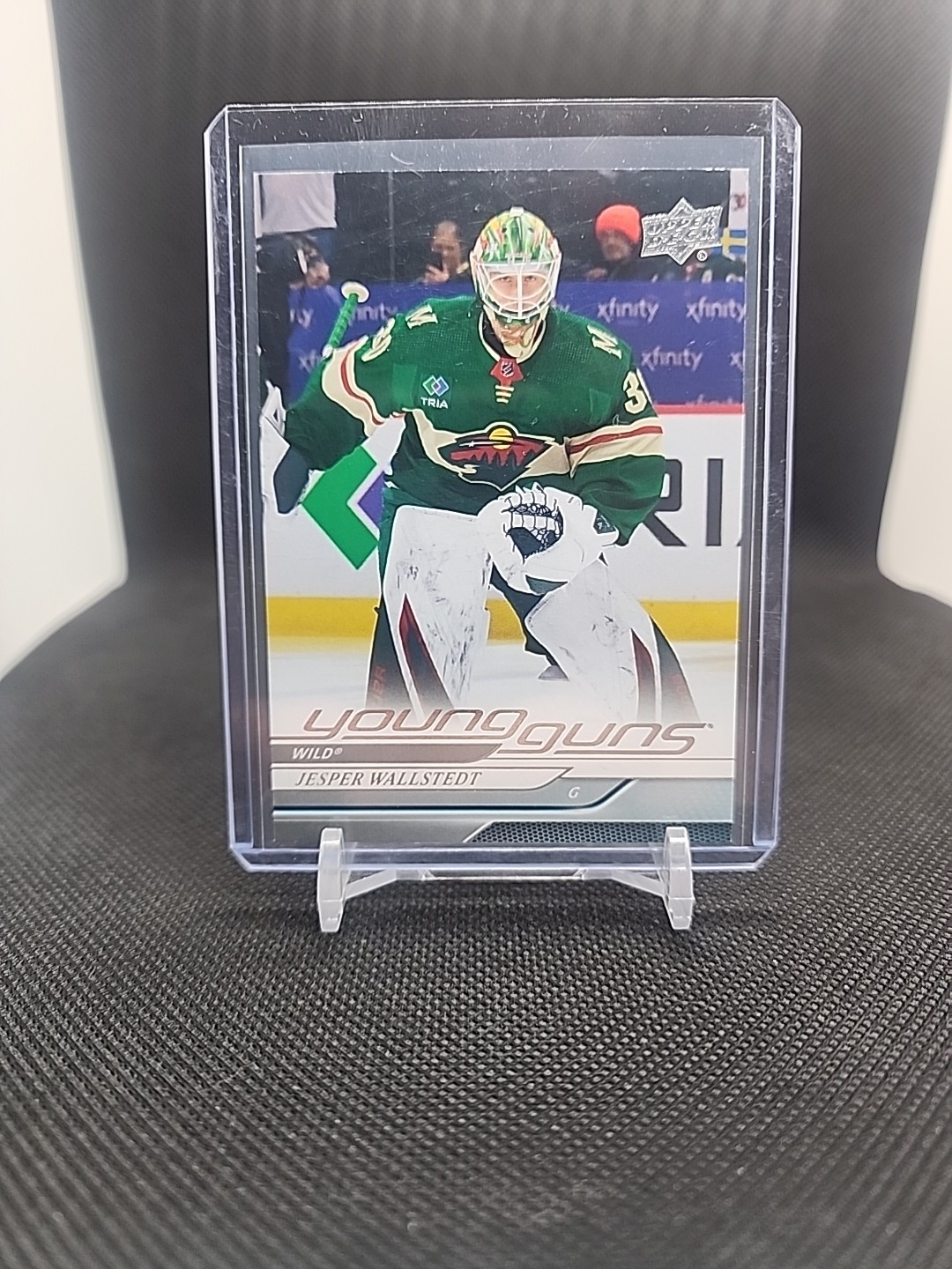 2024-25 Upper Deck Series 1 - Young Guns Jesper Wallstedt #202 (RC)