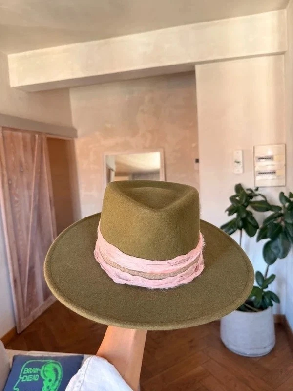 Sombrero Fedora Cocoshnik Jack Olivia lana caqui cinta rosa talla 57 nuevo - Imagen 1 de 4