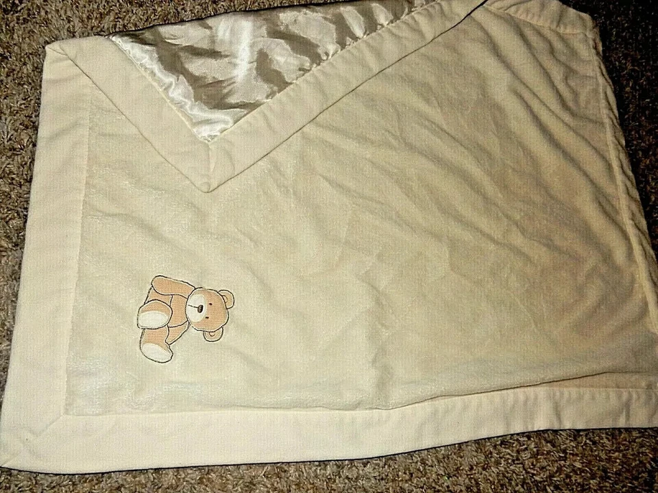 3D1R!¡GUAU! Manta de cuna de bebé de terciopelo satinado de felpa de oso de peluche Carter's de colección Foto 4 de 4