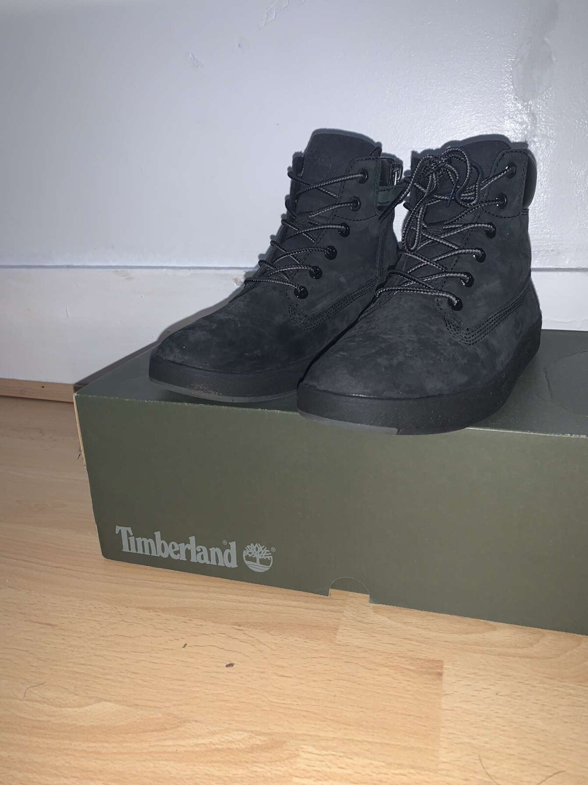 Timberland Davis Square 6 Inch Boots Nubuk Unisex Juniors / Women’s A1UWX Boxed image 2