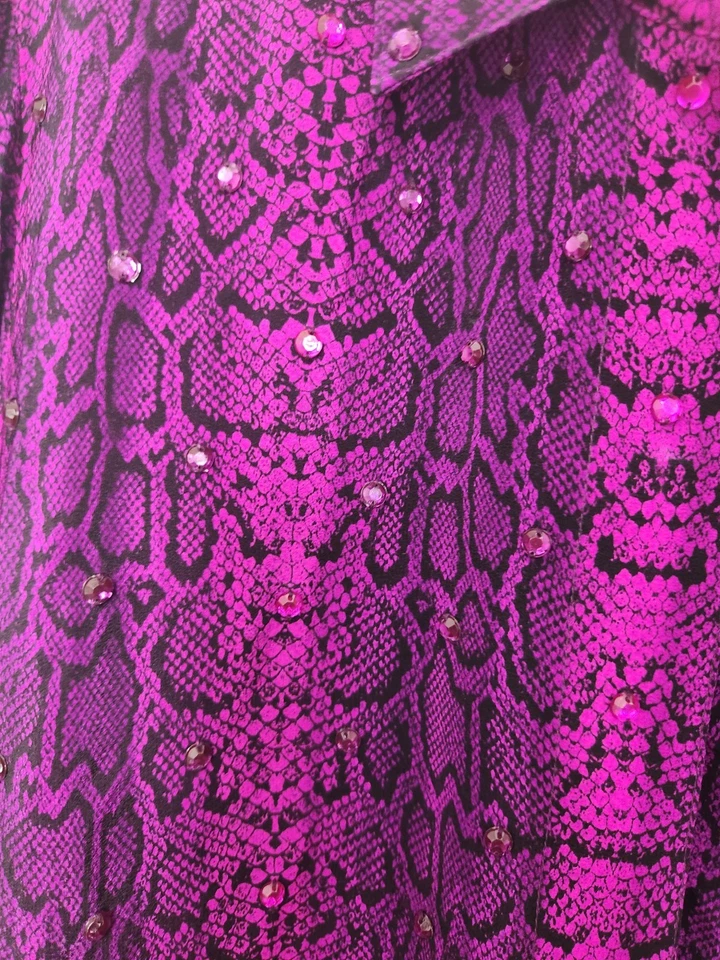 Camiseta sin mangas Diane Gilman de seda con botones conjunto púrpura piel de serpiente pedrería M Foto 2 de 4