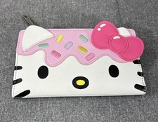 Cartera Loungefly Sanrio Hello Kitty Cupcake Sweet Treat imitación cuero solapa