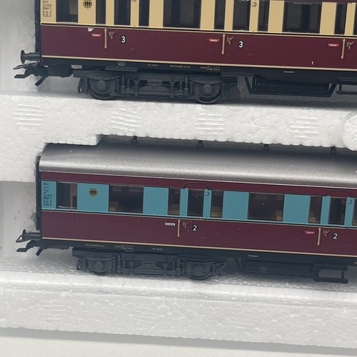 Märklin HO "Ruhr Express Service" Commuter Car Set 43108 - Picture 10 of 14