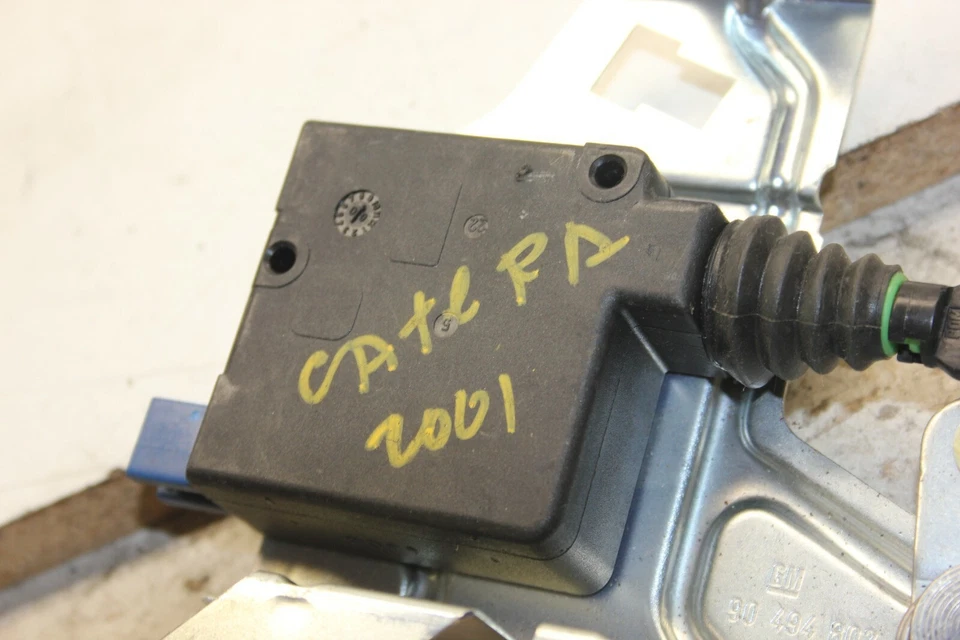 Actuador de cierre de puerta trasera Cadillac Catera 1997-2001 (NB28) Foto 3 de 4