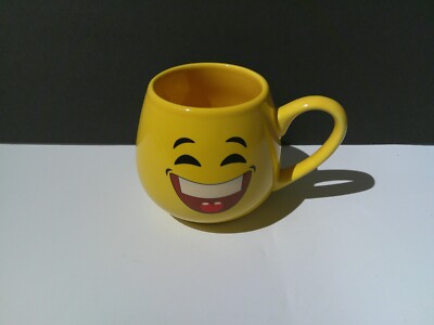Yellow laughing face mug