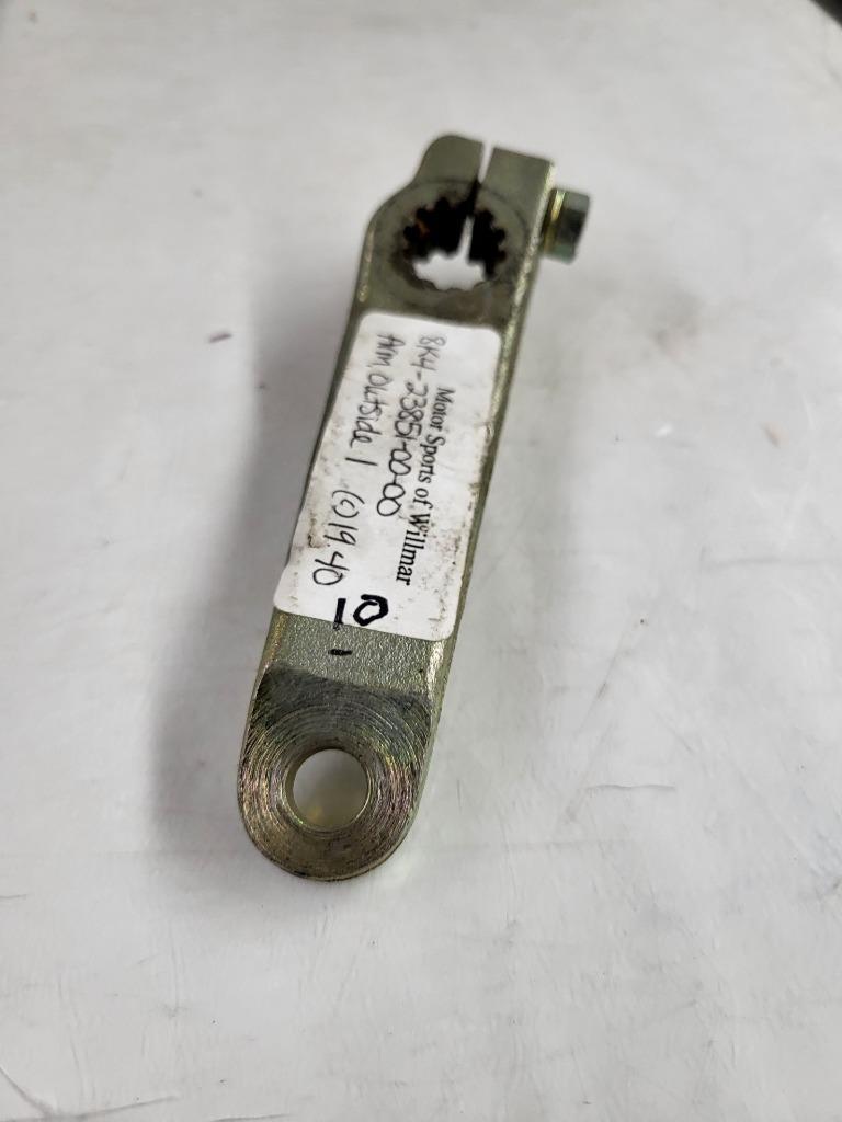 。 1986 YAMAHA XLV XL540K SNOWMOBILE Outside Steering Arm 8K4-23851