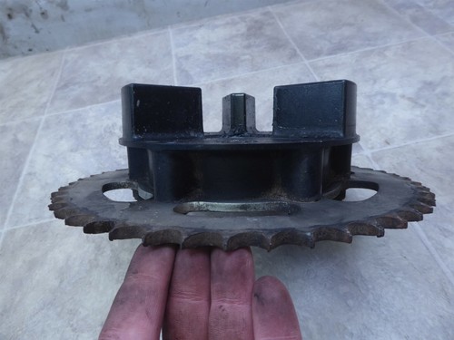 1996 Yamaha XJ600S Seca II Y283-1) rear wheel sprocket and carrier - Picture 9 of 12