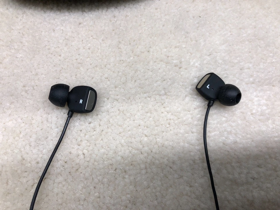 T-Jays Four In-Ear Noise Isolating Earphones for iPhone (Black / Metal) - Imagem 2 de 4