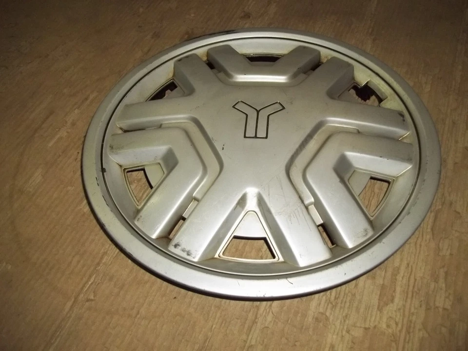 86 87 88 89 91 Yugo GV Tapacubos Llanta Tapacubos 13" OEM USADO 62501 PLATEADO Foto 2 de 4