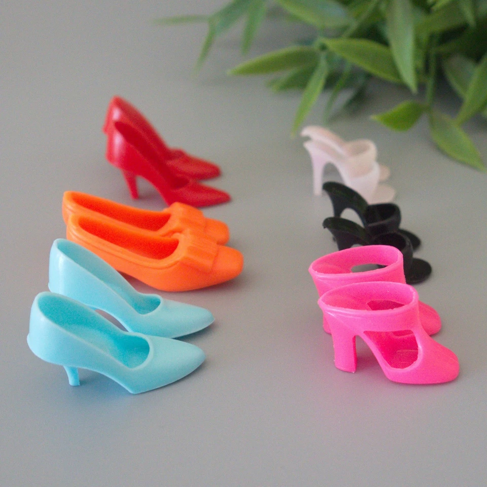 🖤6 Sapatos Barbie MULTICOLOR Fechados Abertos Salto Mules Bombas Japão Antigo 1960❤️ - Imagem 4 de 4