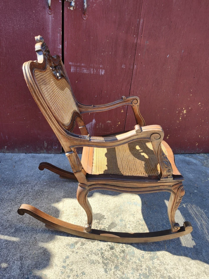 Антикварное резное деревянное плетеное кресло-качалка. Задняя красота - Изображение 2 из 4