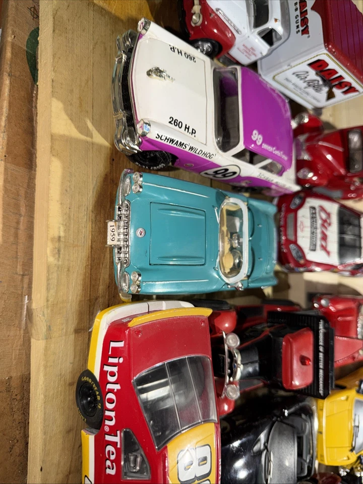 Diecast Cars 1/24 Lot Of 19 Cars Trucks maisto motor max bburago nascar libert - Image 4 of 4