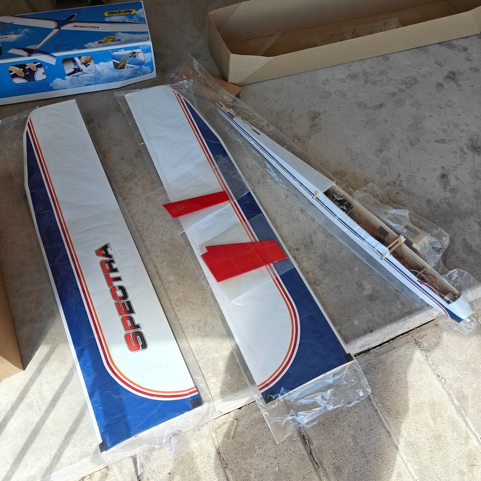 Great Planes Spectra ARF 2m Electric Sailplane GPMA1050 w/Box - Missing Tail - Image 2 of 4