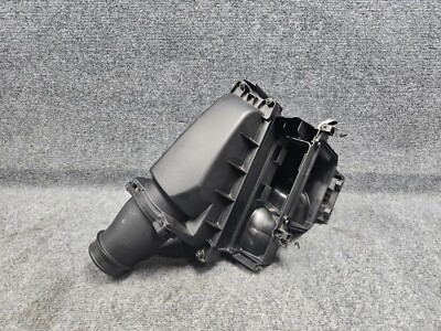2014-2018 MERCEDES CLA250 2.0L L4 ENGINE CLEANER INTAKE FILTER HOUSING BOX OEM
