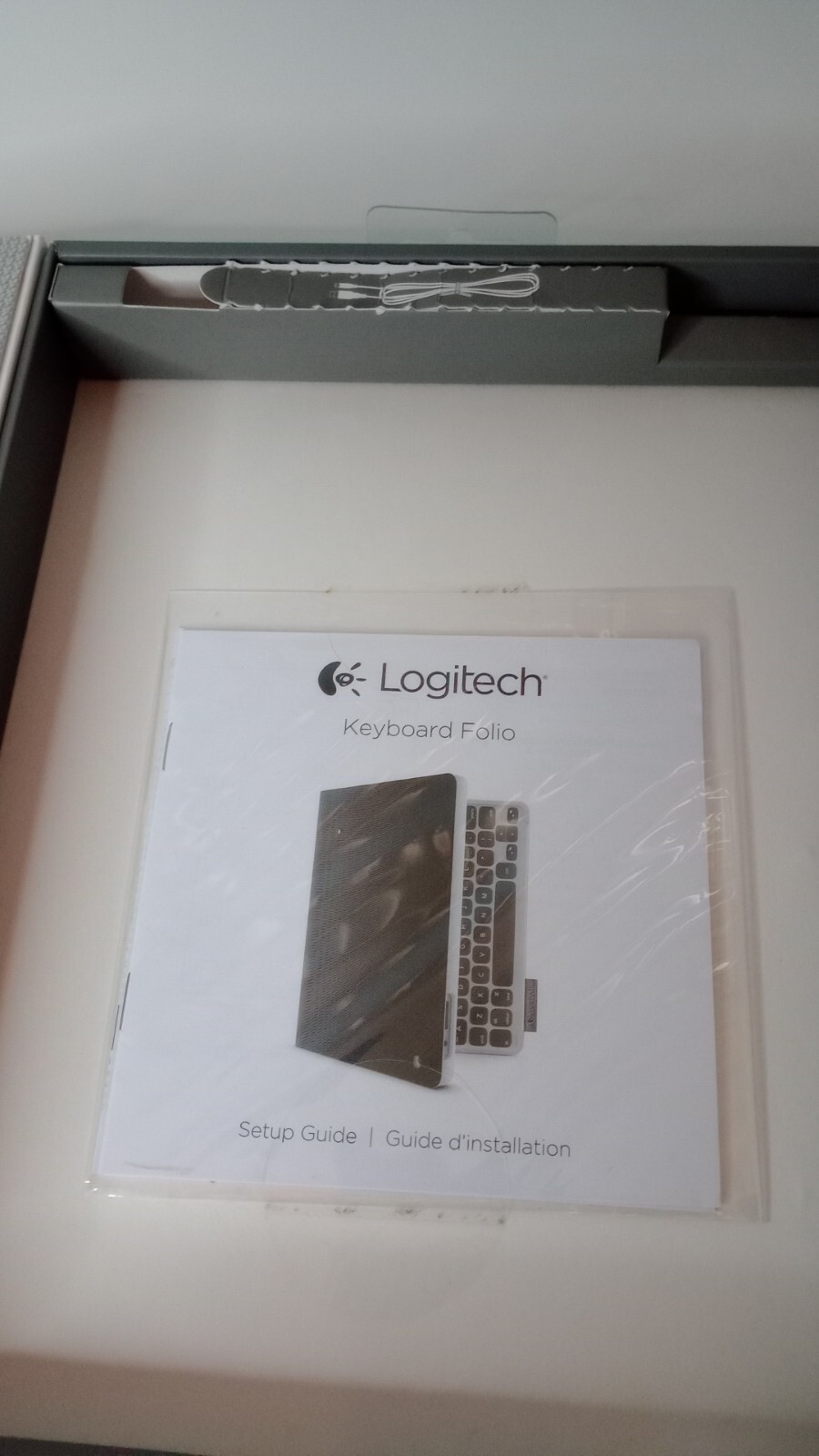 Logitech Keyboard Folio Case for iPad 2, 3rd & 4th Gen - Functional Keyboard
