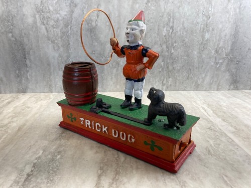 Gusseisen Trick Hund Zirkus Clown - mechanische Münzbank - Metall/funktioniert - Vintage - Bild 1 von 9