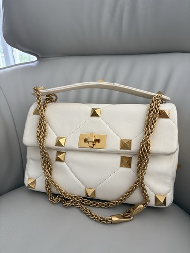 💯 % Authentic Valentino Garavani Roman Stud The Shoulder Bag – CrossbodyLarge