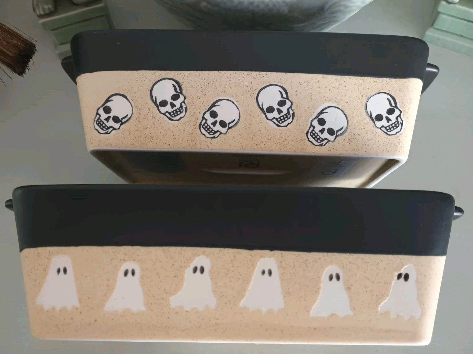 Halloween Skull and Ghost Ceramic Baking Loaf Pans Set of 2!
Opens in a new window or tab