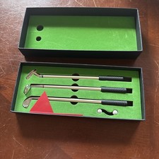 Mini Desktop Golf Pen Gift Set with Putting Green, 3 Golf Club Pens 2 Balls