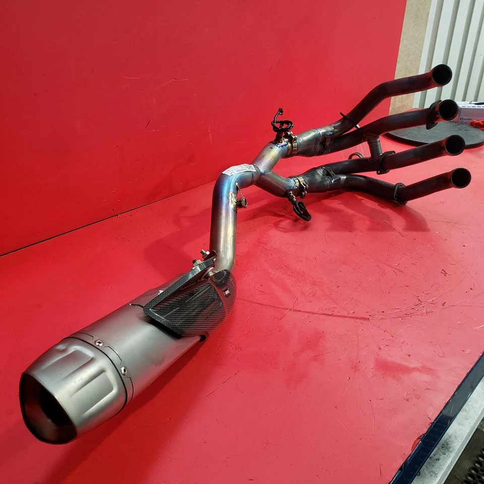 YAMAHA YZF R1 AKRAPOVIC EXHAUST SYSTEM 2021 - Image 2 of 4