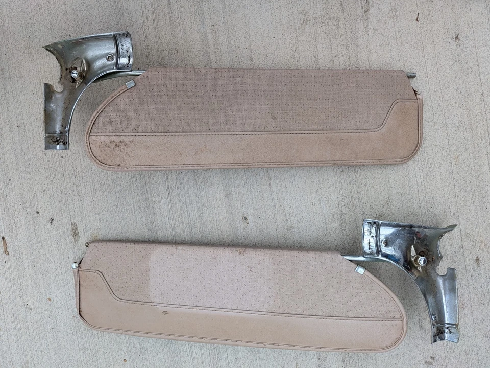 1960 1961 1962 1963 Chrysler Imperial SUN VISORS LH RH Trim w/ Bracket 1964 Foto 2 de 4