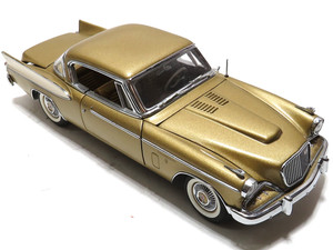 DANBURY MINT 1957 STUDEBAKER GOLDEN HAWK 1:24 SCALE DIECAST - BROKEN MIRROR