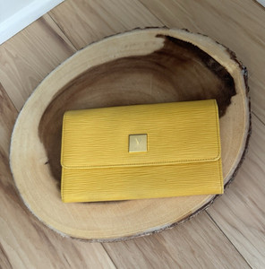 Rudolph Valentino Yellow Logo Checkbook Wallet Credit Card Slots Snap Closure