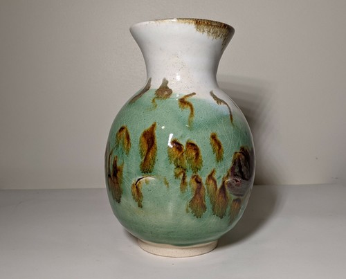 Wheel Thrown Green & White Glazed Medium Vase - Picture 6 of 7